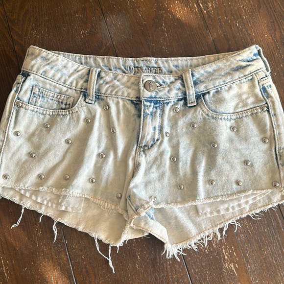 Decree Pants - Jean Shorts with studded accents Decree Sz 7. Jean Shorts & Jeans $12 or 2x$20